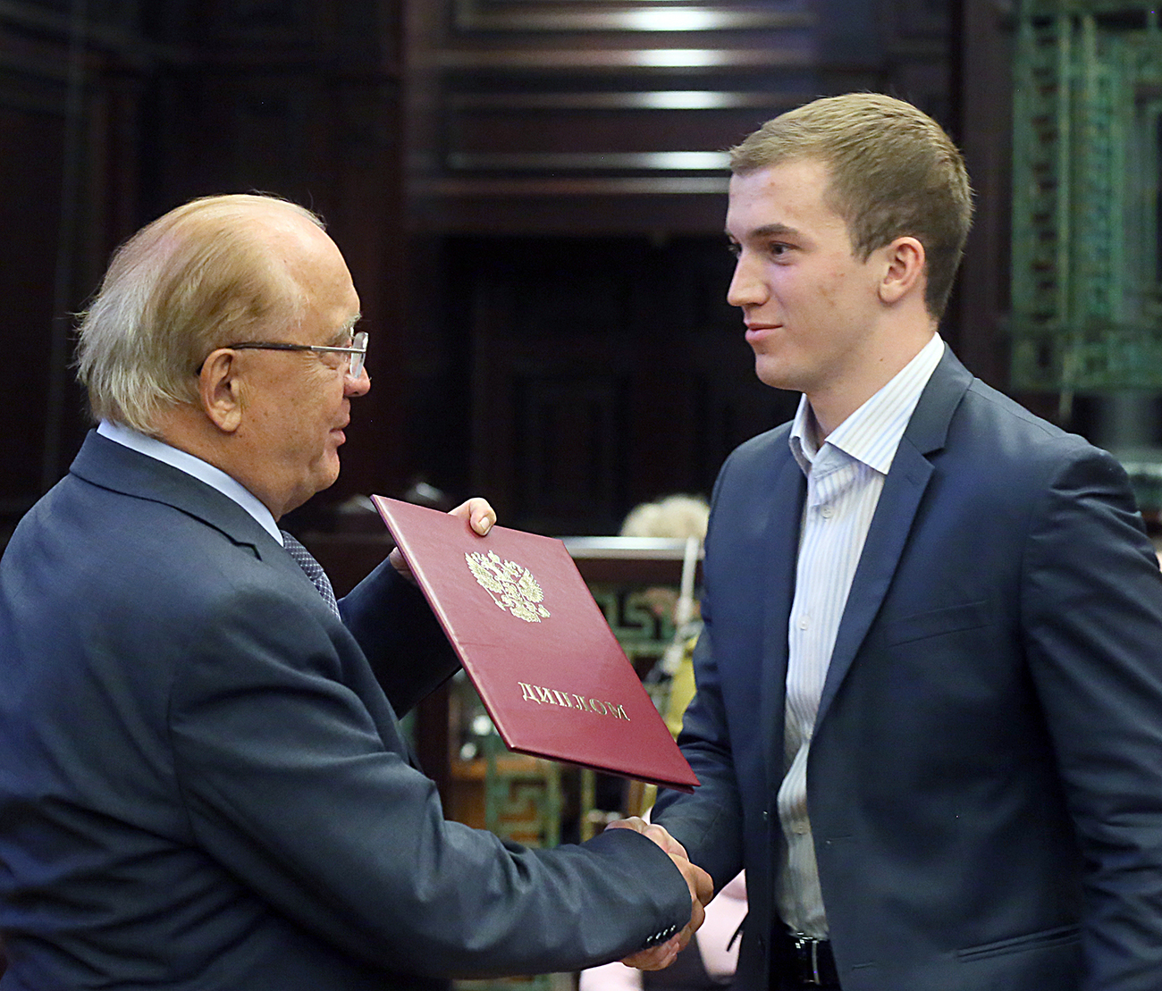 Мгу ломоносова юридический факультет. Юридический факультет мгу имени ломоносова. Мгу им ломоносова юридический факультет. Юрфак мгу аудитории. Юрфак мгу аудитории.
