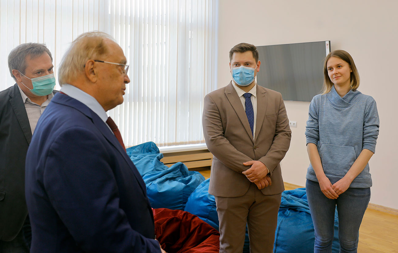 Clover plaza. м. дом аспиранта и стажера мгу внутри. дом аспиранта и студента (дас). клевер плаза мамыри.