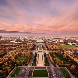 Вид на аллею около Главного здания МГУ