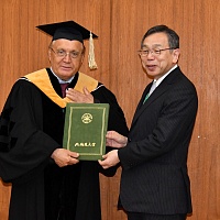 Церемония присуждения звания Почётного доктора Университета Хоккайдо