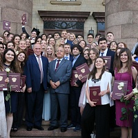 Торжественная церемония вручения дипломов с отличием выпускникам 2018 года